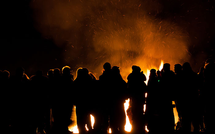 bonfire night party