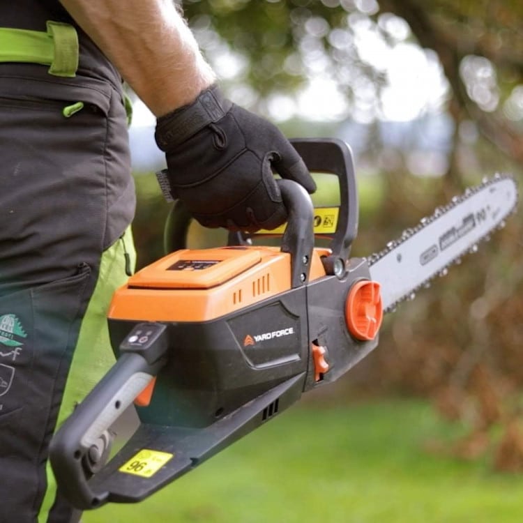 Yard Force 12V Cordless 12cm Mini Chainsaw with Lithium-Ion Battery and  Charger - iFlex Range - LS F12