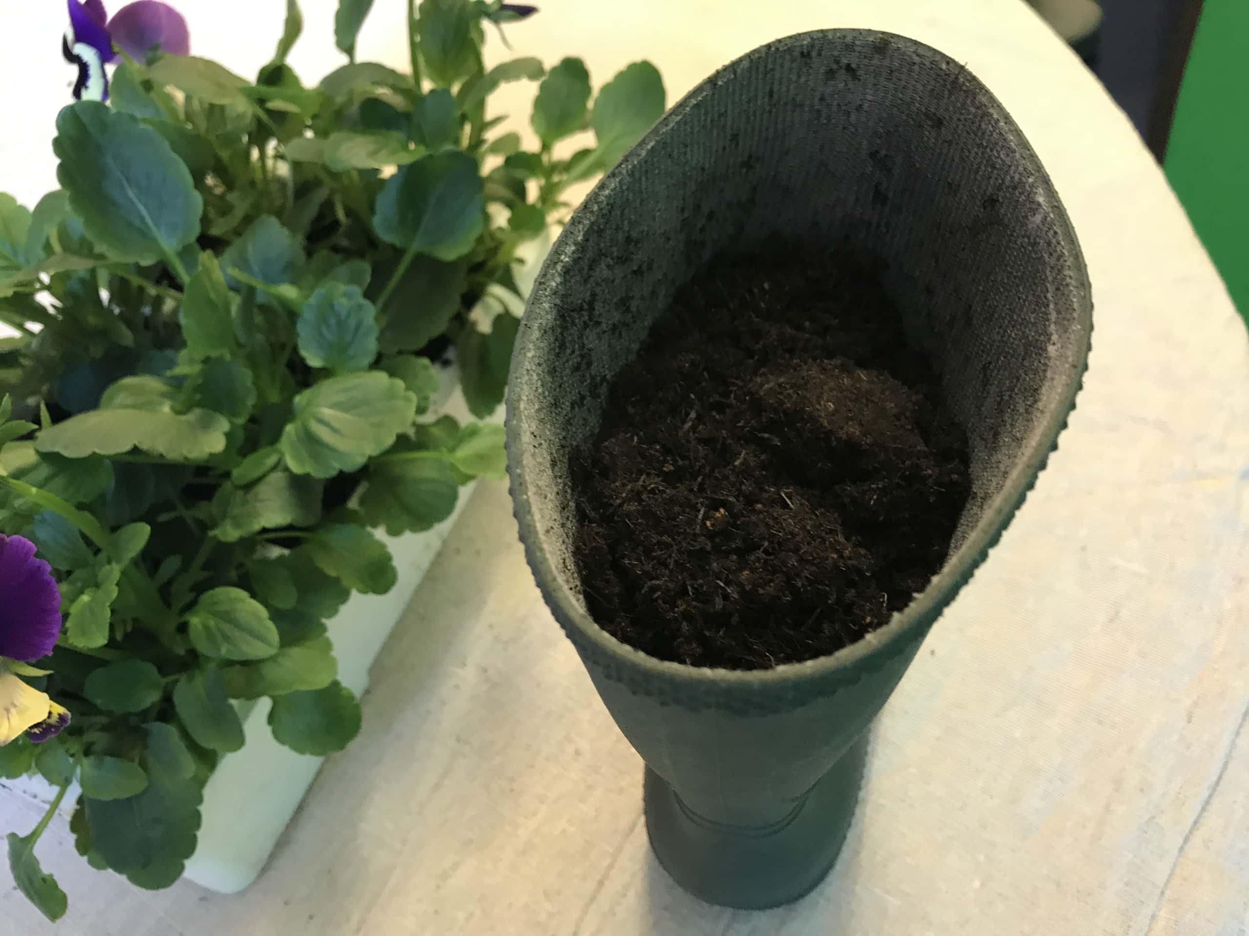 make a welly planter